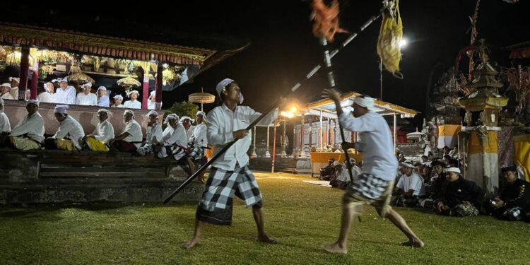 Ritus Maplengkungan dan Semburat Kenangan