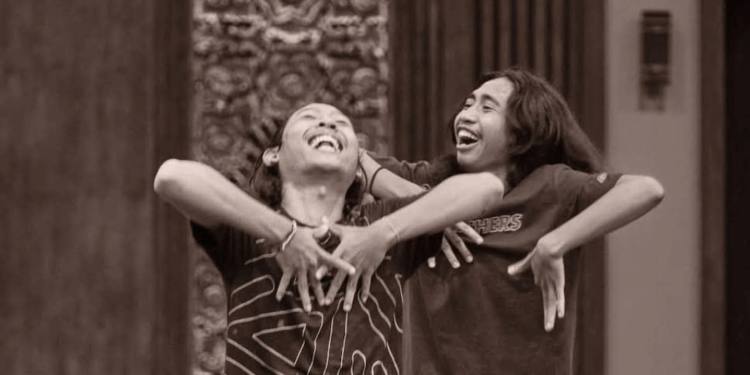 Belajar dari Panggung Sendiri: Catatan Seorang Pengkarya Muda di Bali