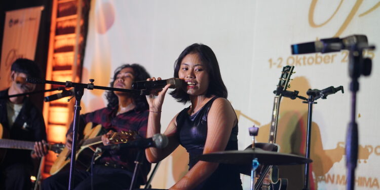 Gaung Musikalisasi Puisi dari Utara, Selatan dan Barat di Rabu Puisi Komunitas Mahima