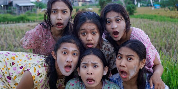 “Noris” UKM Satyam Siwam Sundaram Unud: Tari Kontemporer yang Membaca dan Bersuara