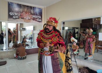 Jro Mangku Sudanta, Barong Keris Dance, dan Nyala Taksu di Desa Guwang