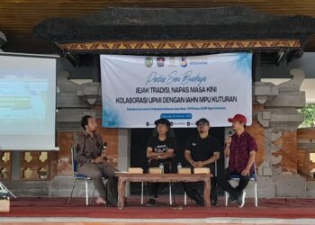 Menjelajahi Akar Tradisi dari Lukisan Wayang Kaca Bali Utara