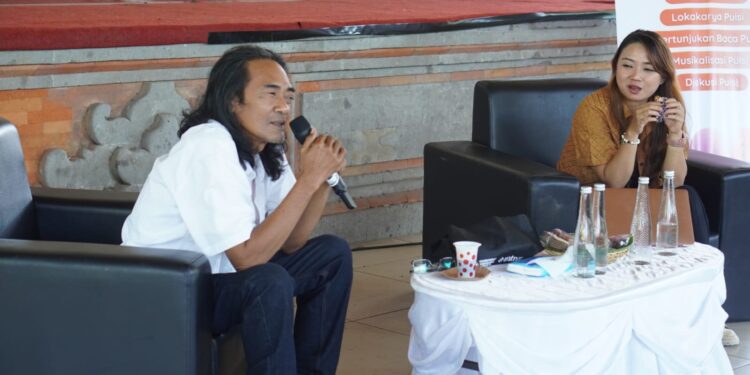 Diksi Tak Melulu Batu Karang, Ada Juga Tower Internet | Dari Lokakarya Menulis Puisi di Rabu Puisi Komunitas Mahima