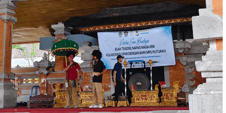 Dua Kampus, Satu Irama: Pementasan Seni yang Menggetarkan Sasana Budaya Singaraja