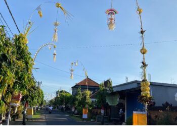 Antara Tradisi dan Rutinitas: Refleksi atas Perubahan Tradisi Galungan