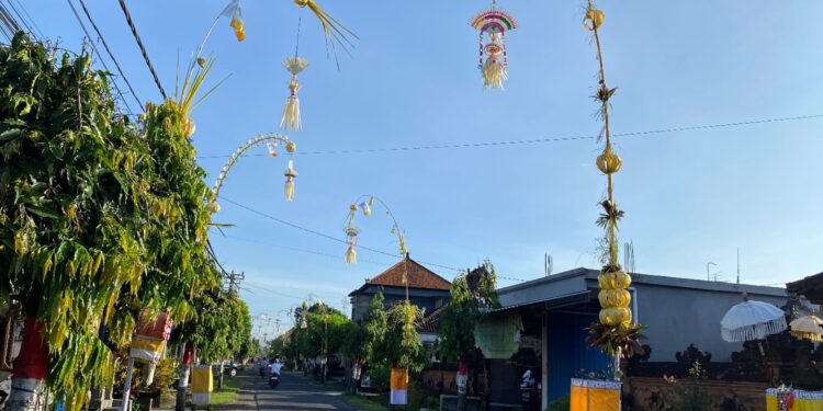 Antara Tradisi dan Rutinitas: Refleksi atas Perubahan Tradisi Galungan