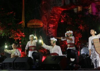 Pertunjukan Lintas Seni di Penutupan Ubud Writers & Readers Festival 2025