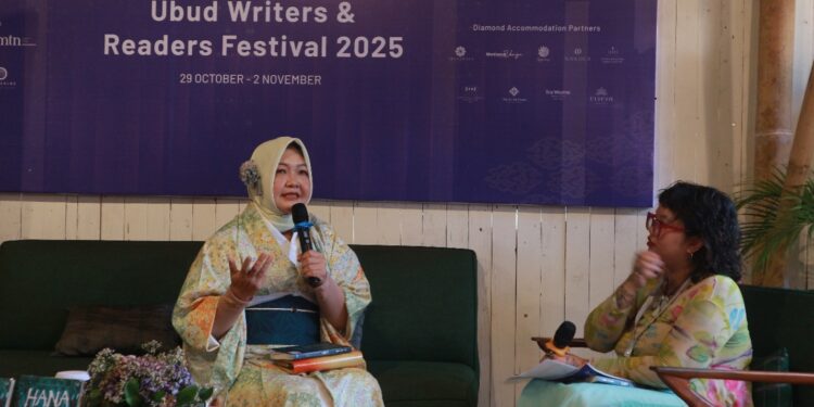 Yudiati Kuniko Menyembuhkan Luka lewat ‘Hana: Jangan Biarkan Mereka Lihat Lukamu’ –Dari Sesi Peluncuran Buku di UWRF 2025