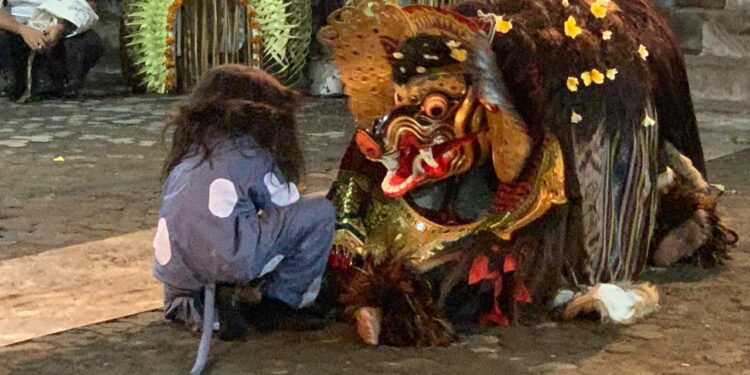 Piodalan Agung di Pura Segara Buleleng: Ketulusan Ngayah STT Yowana Taruna Wirahita Banjar Jawa