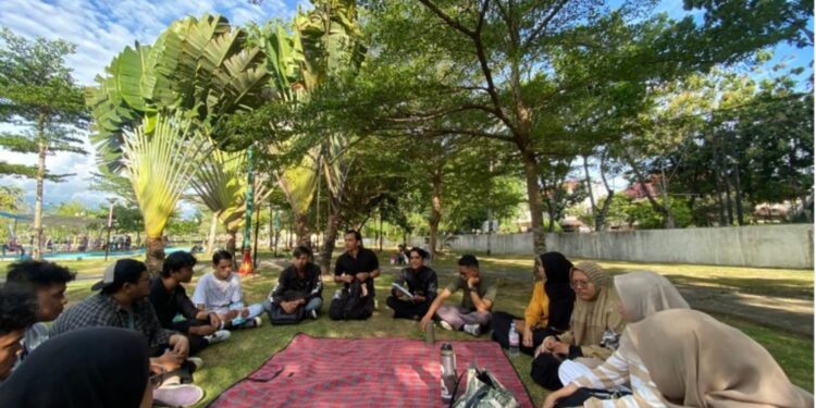 Merayakan Bacaan di Bawah Langit Padang: Kisah Komunitas Padang Book Party