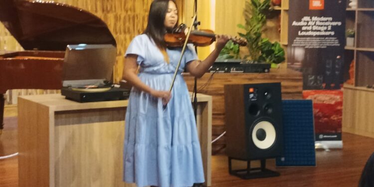 Menikmati Perjalanan Suara Penuh Warna dan Karakter JBL Luxury di DeBeat Sunset Road