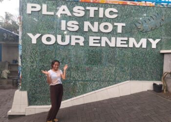 Menyoal Sampah Plastik, Eka Saja Tak Cukup —Butuh Marni dan Van Book untuk di Kupang