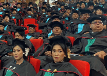 Lautan Toga pada Wisuda Pertama Institut Agama Hindu Negeri Mpu Kuturan