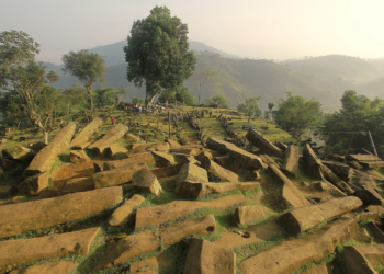 Gunung Padang, Tri Mandala, dan Ingatan Kosmologis Nusantara