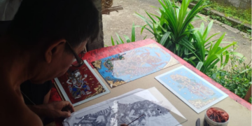 Wayan Arnawa Menjaga Tradisi Lewat Lukisan Wayang Kaca di Desa Nagasepaha