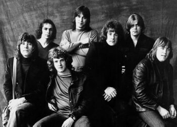 “If You Leave Me Now”: Saat Langit Denpasar Muram