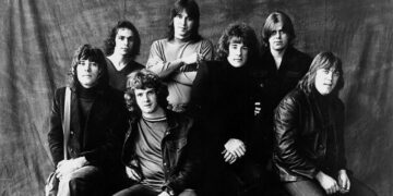 “If You Leave Me Now”: Saat Langit Denpasar Muram