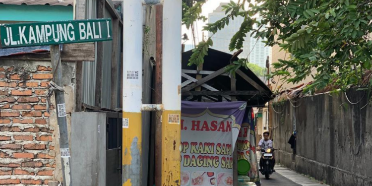 Dari Surabaya ke Jakarta, Keluar untuk Melihat ke Dalam