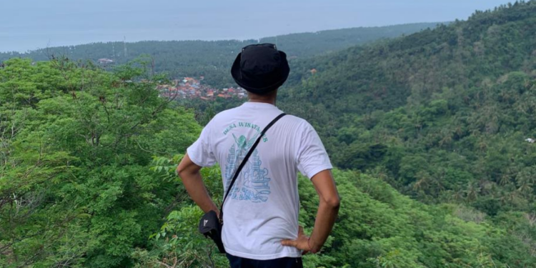 Menyusuri Ingatan di Jalur Bukit Mendeha