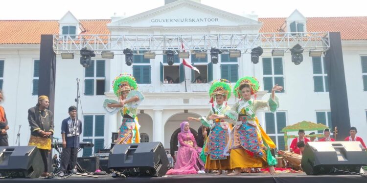 Warisan Benda Pusaka — Batavia, Kota yang Kita Baca dari Cerita Lenong Denes Pusaka Budaya