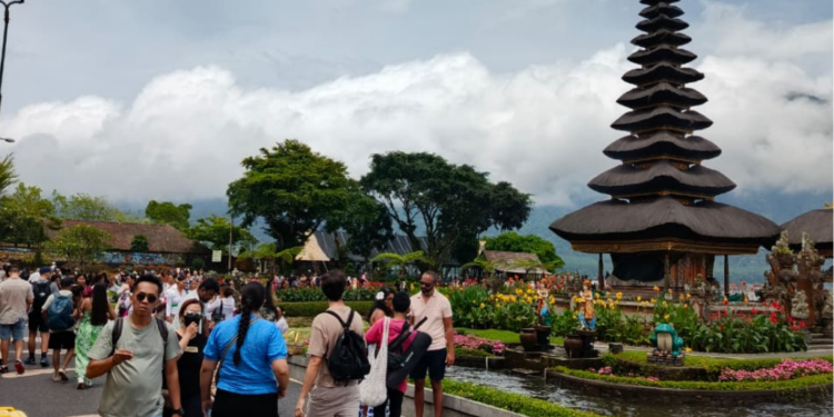 Merenungi Ulun Danu: Catatan dari Danau Beratan