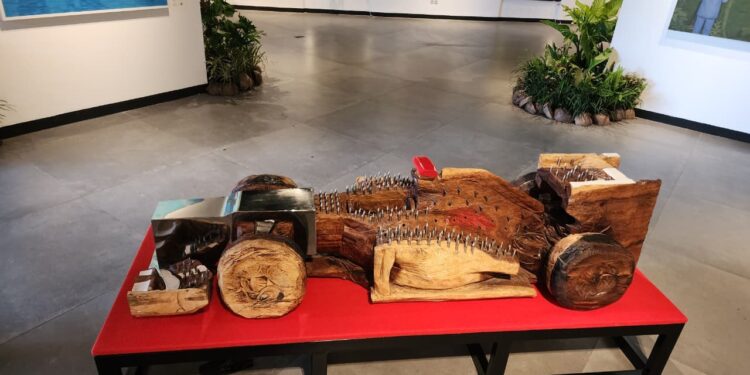 “Rush to Paradise”: Menuju Surga Kehancuran?