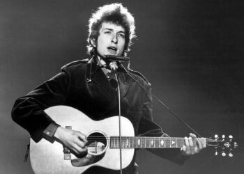 Knockin’ on Heaven’s Door: Bayangan Abadi di Ambang Kefanaan