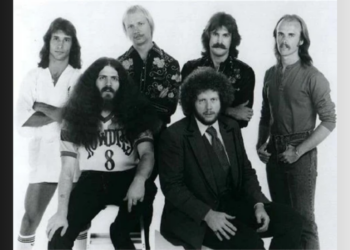 ‘Dust in the Wind’: Antara yang Berlalu dan yang Tetap Ada