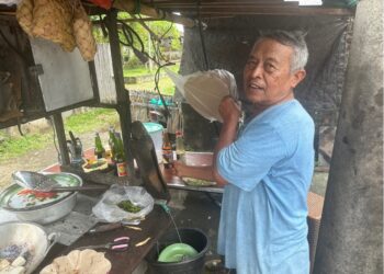 Kentongan Pak Mbung di Pasar Blahkiuh dan Tipat Tahu yang Tak Pernah Sepi