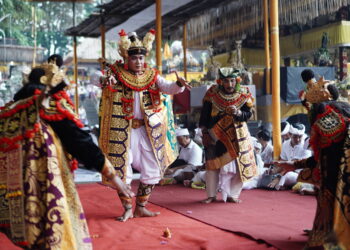 Melihat Gambuh dari Kacamata Hitam dan Percakapan yang Menerus