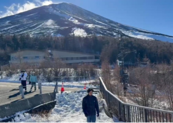Jejak Sunyi di Negeri Sakura