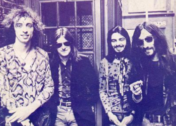 Chicken Shack: Lebih Baik Buta Daripada Melihatmu Berpaling