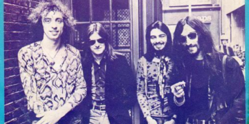 Chicken Shack: Lebih Baik Buta Daripada Melihatmu Berpaling