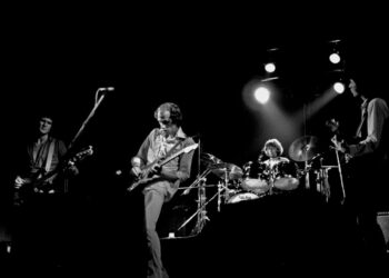 Mark Knopfler: Denting Gitar yang Melampaui Kata-kata