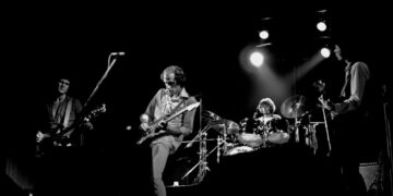 Mark Knopfler: Denting Gitar yang Melampaui Kata-kata