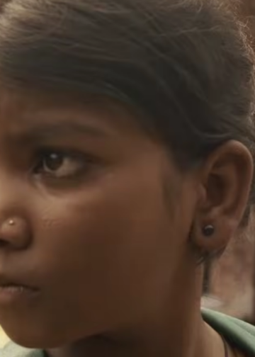 Film Pendek ‘Anuja’: Ketika Mimpi Sekolah Harus Berhadapan dengan Realitas Pekerja Anak