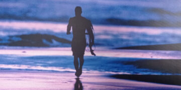 Ombak, Ingatan, dan Pantai yang Dipertaruhkan — Catatan dari Pameran ‘Magic in The Waves’ Made Bagus Irawan