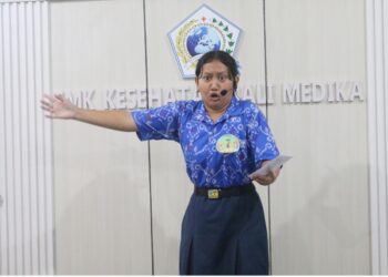 Ketika Pelajar SMP se-Bali Membaca Puisi dalam Dua Bahasa di Kesbam Anniversary Contest (KAC) VI