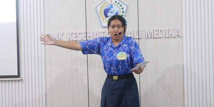 Ketika Pelajar SMP se-Bali Membaca Puisi dalam Dua Bahasa di Kesbam Anniversary Contest (KAC) VI