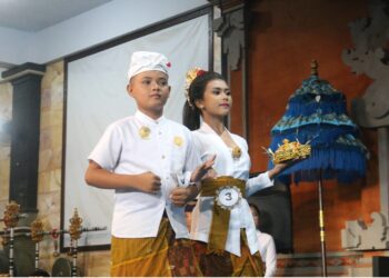 Menyaksikan Bocah SD Peragakan Busana Adat ke Pura di Kesbam Anniversary Contest (KAC) VI