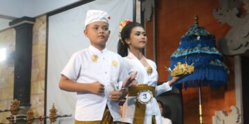 Menyaksikan Bocah SD Peragakan Busana Adat ke Pura di Kesbam Anniversary Contest (KAC) VI