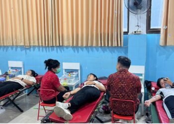 21 Kantong Harapan di HUT ke-17 SMK Kesehatan Bali Medika Denpasar: Ketika Donor Darah Menjadi Pelajaran Kemanusiaan