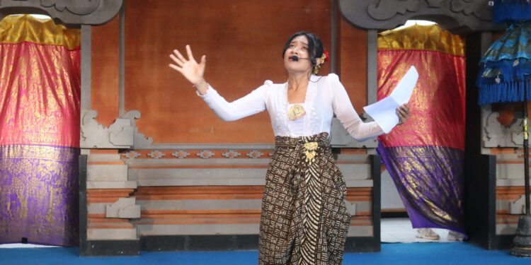 Merawat Budaya Lewat Lomba Baca Puisi Bali: Ekspresi Siswa SMK Kesehatan Bali Medika di Hari Pertama Kesbam Anniversary Contest VI
