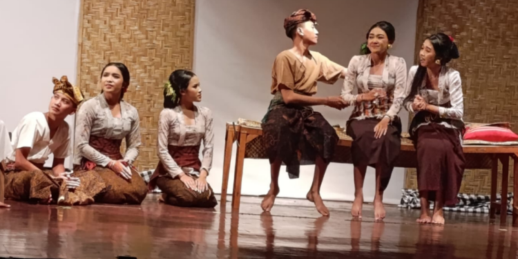 ‘Basur’ Garapan Teater Jineng Smasta Tabanan: Tonjolkan Kisah Perempuan yang Dimuliakan