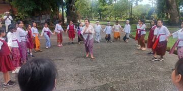 Anak-anak Mengenal ‘Babungkilan’ dalam  Acara ‘Malajah Sambil Maplalianan’ di Bulan Bahasa Bali VIII