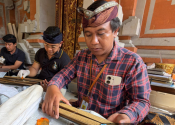179 Cakep Lontar Terawat dengan Baik di Gria Ida Pedanda Gede Made Gunung