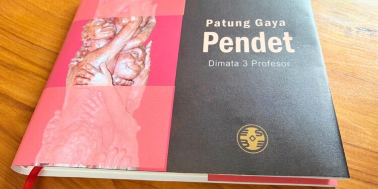 Buku ‘Gaya Patung Pendet di Mata Tiga Profesor’ Diluncurkan pada Perayaan HUT ke-23 Museum Pendet