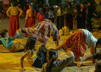 Ke Rumah Nan Tumpah #10 : Pameran Silotigo ‘Rukun Paksa/Berakit-rakit ke Hulu Tinggal di Genangan’ dan  Gelar Karya Kelana Akhir Pekan