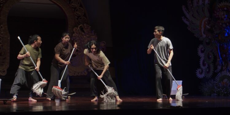 Teater Bali Modern ‘Jaratkaru’ dari Kawiya: Sekilas Tentang ‘Urban Stress’ dan Kehilangan Waktu Memikirkan Pernikahan