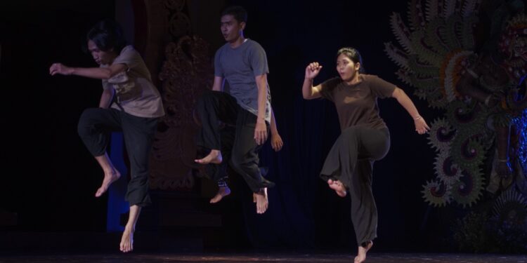 Teater Bali Modern ‘Jaratkaru’ dari Kawiya: Sekilas Tentang ‘Urban Stress’ dan Kehilangan Waktu Memikirkan Pernikahan